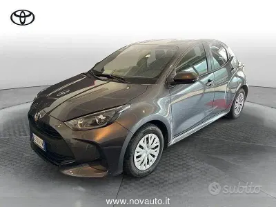 Usata Toyota Yaris Active 72 CV (52 kW) 2021 Grigio Berlina