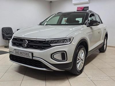 Usata VW T-Roc Life 110 CV (80 kW) 2023 Beige SUV