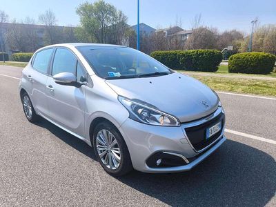 Usata Peugeot 208 95 CV (69 kW) 2015 Argento Utilitaria