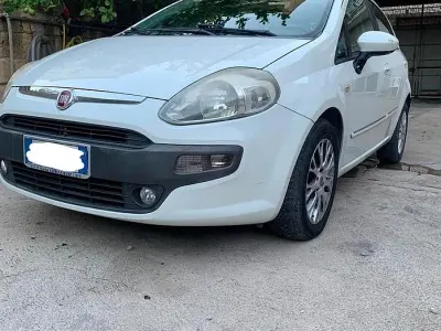 Usata Fiat Punto 75 CV (55 kW) 2010 Bianco Utilitaria