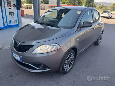 Usata Lancia Ypsilon Platinum 69 CV (50 kW) 2017 Grigio Utilitaria