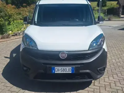 Usata Fiat Doblò 95 CV (69 kW) 2021 Bianco Monovolume