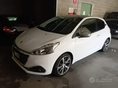 Usata Peugeot 208 100 CV (73 kW) 2016 Bianco Utilitaria