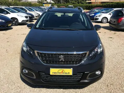 Usata Peugeot 2008 Allure 102 CV (75 kW) 2019 Blu/azzurro SUV