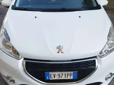 Usata Peugeot 208 Active 95 CV (69 kW) 2014 Bianco Utilitaria
