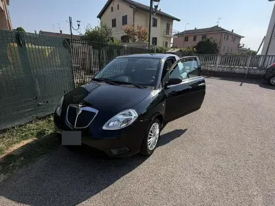 Usata Lancia Ypsilon 60 CV (44 kW) 2008 Nero Utilitaria