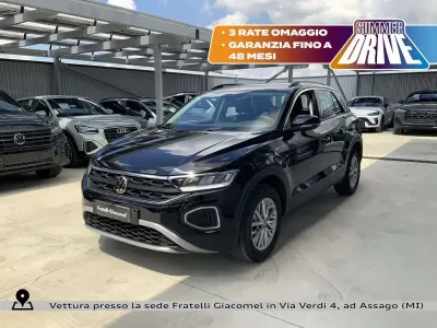 Usata VW T-Roc Life 110 CV (80 kW) 2023 Deep black perlato SUV