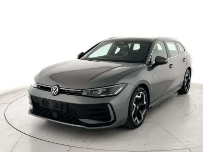 Nuova VW Passat R-line 193 CV (141 kW) 2026 Grigio Station wagon