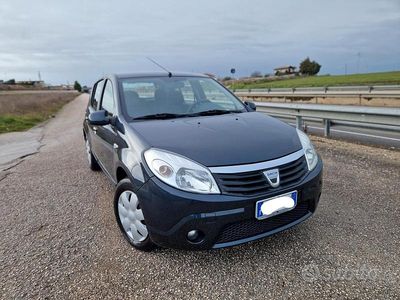Usata Dacia Sandero Ambiance 75 CV (55 kW) 2010 Grigio Berlina