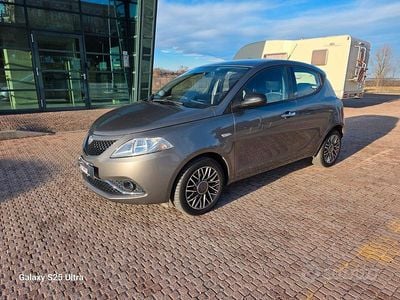 Usata Lancia Ypsilon 69 CV (50 kW) 2016 Grigio Utilitaria