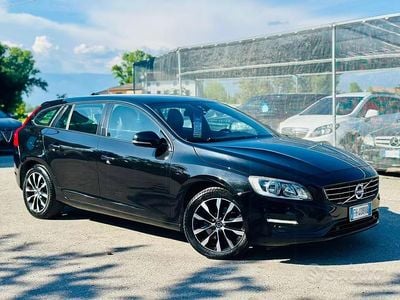 Usata Volvo V60 Dynamic 150 CV (110 kW) 2017 Nero Station wagon