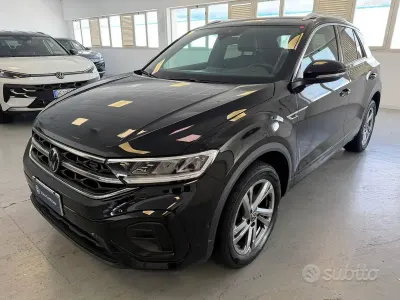 Usata VW T-Roc R-line 116 CV (85 kW) 2023 Nero SUV
