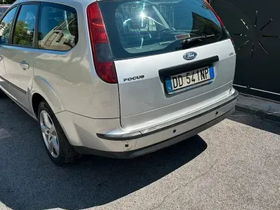 Usata Ford Focus 90 CV (66 kW) 2006 Grigio Station wagon