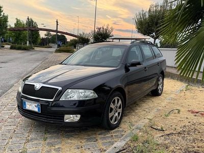 Begagnad Skoda Octavia Ambiente 105 HK (77 kW) 2006 Svart Sedan