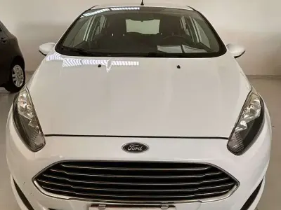 Usata Ford Fiesta 75 CV (55 kW) 2013 Bianco Berlina