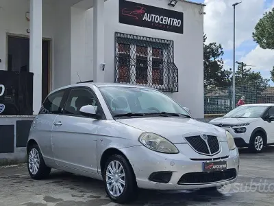 Usado Lancia Ypsilon 77 HP (56 kW) 2009 Cinzento Citadino