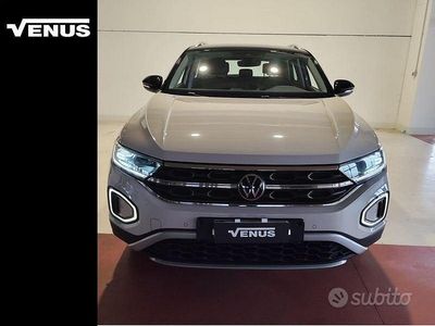 Usata VW T-Roc Life 110 CV (80 kW) 2023 Bianco SUV