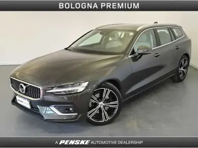 Usata Volvo V60 145 CV (106 kW) 2021 Grigio Station wagon