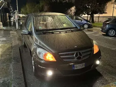 Begagnad Mercedes B200