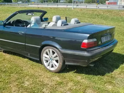 Usata BMW 318 Cabriolet Efficient Dynamics 116 CV (85 kW) 1995 Nero Cabrio