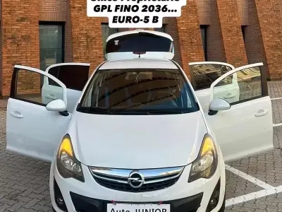 Usata Opel Corsa Edition 86 CV (63 kW) 2013 Bianco Utilitaria