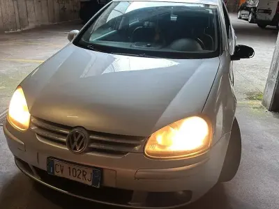 Begagnad VW Golf IV 140 HK (102 kW) 2005 Grå Halvkombi