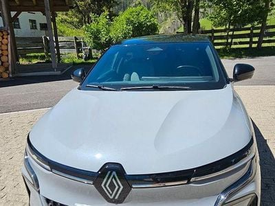 Usata Renault Megane E-Tech Techno 161 kW (220 CV) 2022 Grigio Berlina