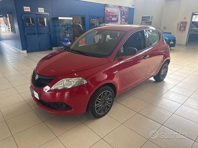 Usata Lancia Ypsilon Silver 69 CV (50 kW) 2020 Rosso Utilitaria