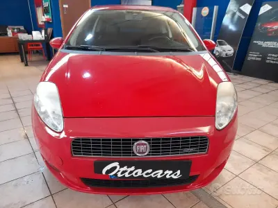 Usata Fiat Grande Punto Emotion 95 CV (69 kW) 2007 Rosso Utilitaria
