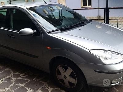 Usata Ford Focus Ambiente 101 CV (74 kW) 2003 Grigio Berlina