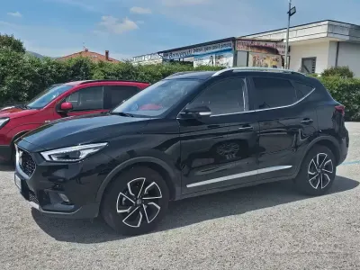 Usata MG ZS Luxury 111 CV (81 kW) 2024 Nero SUV