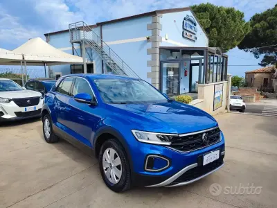 Usata VW T-Roc Style 110 CV (80 kW) 2023 Blu SUV