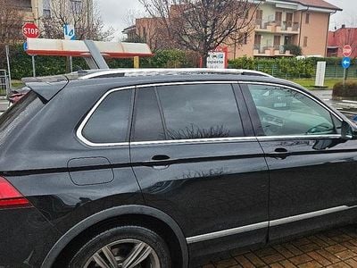 Usata VW Tiguan R-line 150 CV (110 kW) 2020 Nero SUV