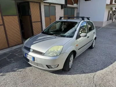 Begagnad Ford Fiesta Zetec 79 HK (58 kW) 2004 Halvkombi