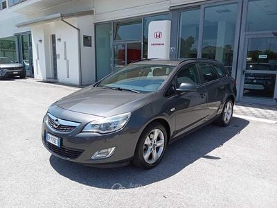 Usata Opel Astra 110 CV (80 kW) 2013 Gray Station wagon