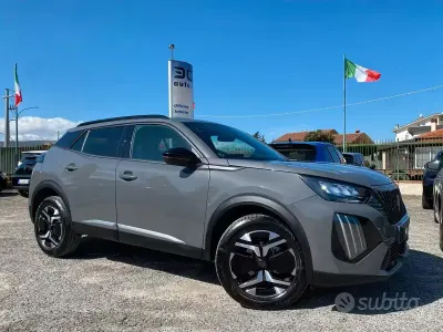 Käytetty Peugeot 2008 Allure 100 HP (73 kW) 2025 Harmaa Katumaasturi