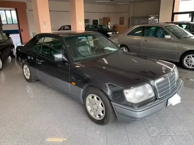 Usata Mercedes E200 136 CV (100 kW) 1995 Nero Coupé