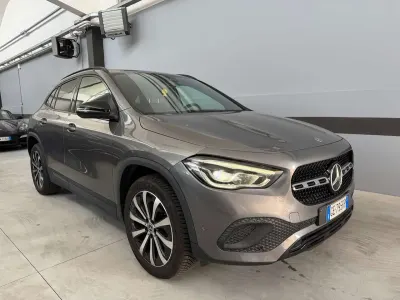 Usata Mercedes GLA200 150 CV (110 kW) 2021 Grigio SUV