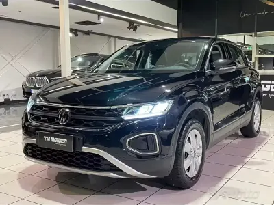 Begagnad VW T-Roc Life 110 HK (80 kW) 2022 Svart SUV