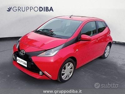 Usata Toyota Aygo X-play 69 CV (50 kW) 2015 Rosso Utilitaria