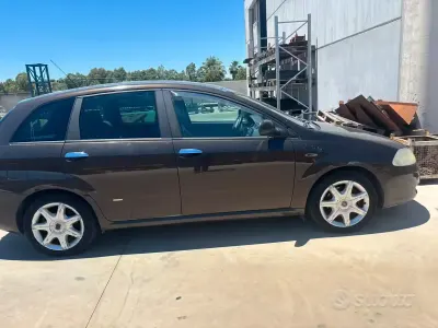 Usata Fiat Croma 150 CV (110 kW) 2006 Marrone Station wagon