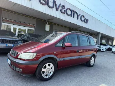 Usata Opel Zafira 101 CV (74 kW) 2000 Rosso Monovolume