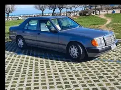 Usata Mercedes 200 109 CV (80 kW) 1989 Grigio Berlina