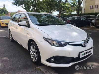 usata Toyota Auris Touring Sports 1.8 Hybrid Business