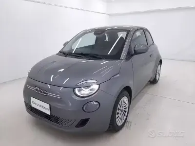 Usata Fiat 500e Icon 42 kW (58 CV) 2023 Grigio Utilitaria