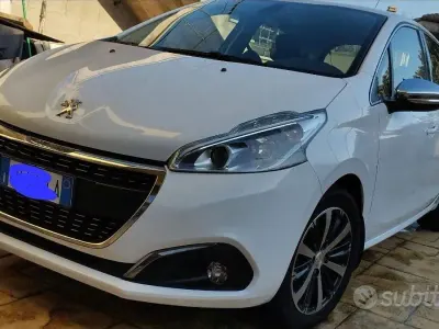 Usata Peugeot 208 110 CV (80 kW) 2018 Bianco Utilitaria