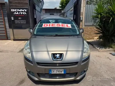 Usata Peugeot 5008 Allure 112 CV (82 kW) 2011 Marrone Monovolume