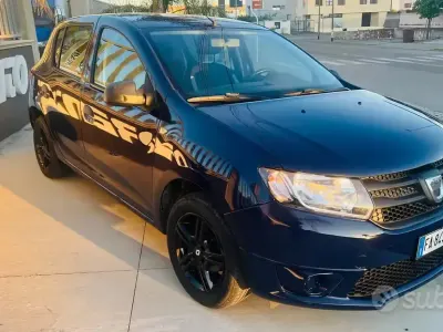 Usata Dacia Sandero Ambiance 90 CV (66 kW) 2016 Blu Berlina