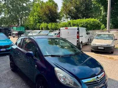 Usata Opel Corsa Club 75 CV (55 kW) 2010 Blu Utilitaria