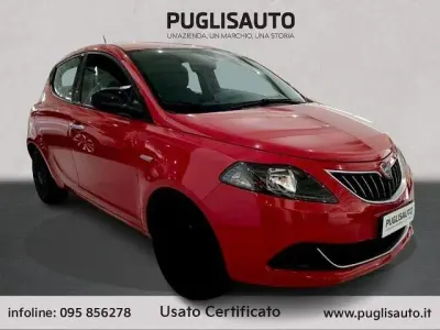 Usata Lancia Ypsilon Gold 69 CV (50 kW) 2022 Rosso Utilitaria